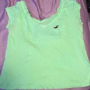 Soft Hollister Tee. Fits like a crop top
